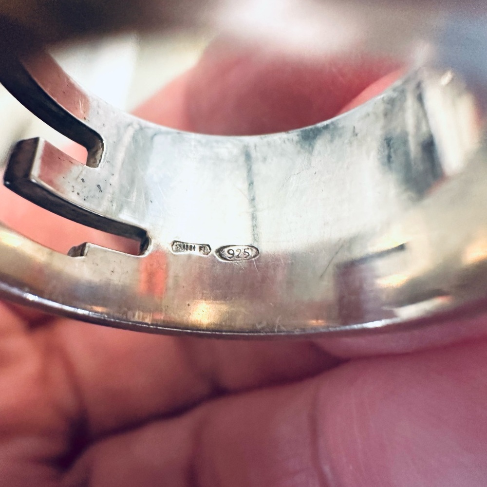 Gucci Silver Openwork 'G' Signature Band Ring - Picture 8 of 9
